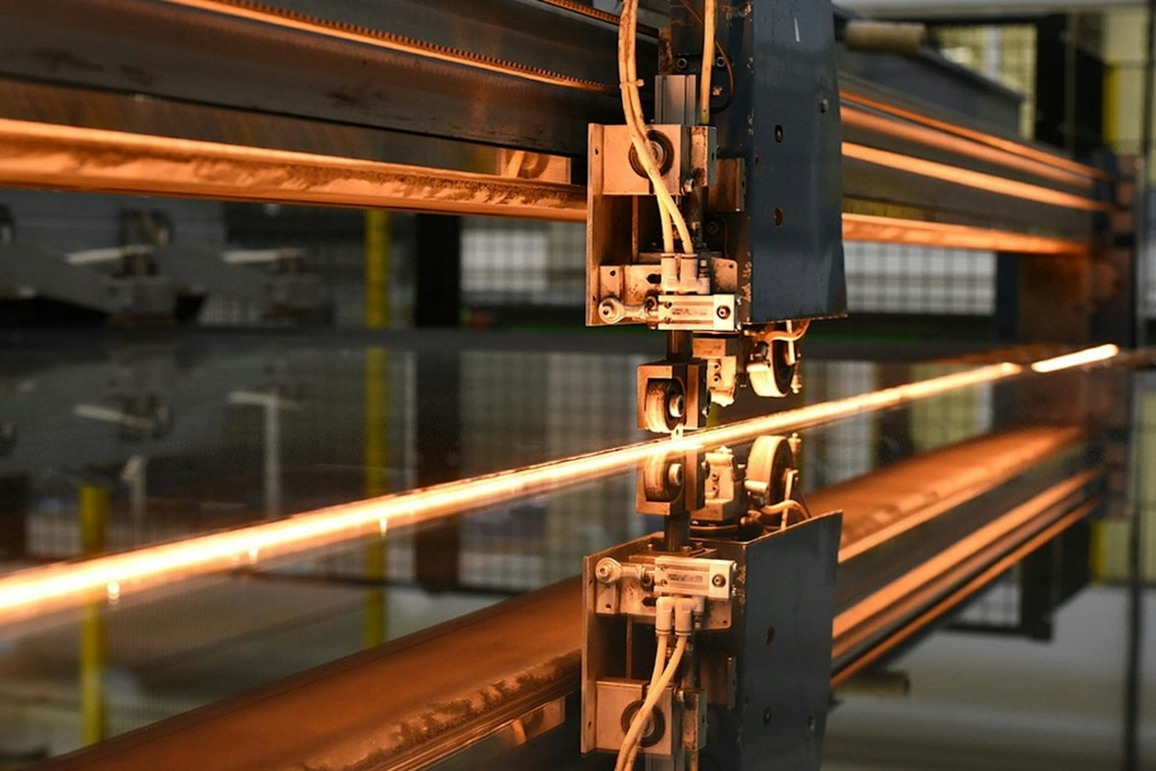 Glass cutting machine at work