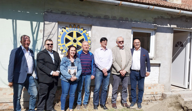 CE Glass Rotary Szeged Szatymaz család támogatás