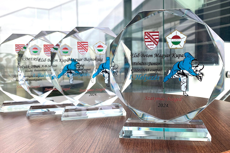 CE Glass üvegtrófeákkal díjazták a sportolókat